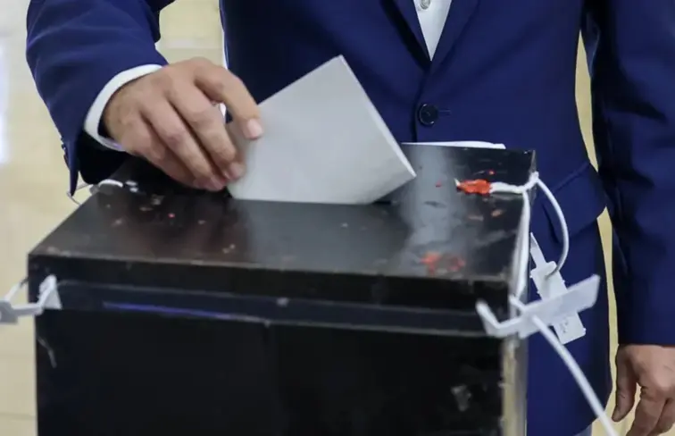 Mesa de voto durante eleições