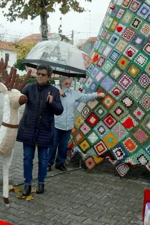 Nesta aldeia de Idanha-a-Nova, a árvore de Natal é feita por todos... em croché