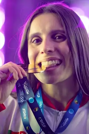 Sofia Oliveira, medalha de ouro no kickboxing: "O desporto está a evoluir, mas não à velocidade necessária"