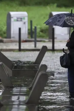Agitação marítima coloca sete distritos em aviso laranja e dez em amarelo