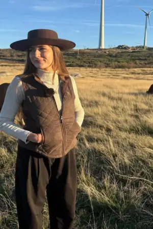 Ser mulher “num mundo masculinizado”. A história de Sabrina Saraiva, uma premiada jovem agricultora de Cinfães